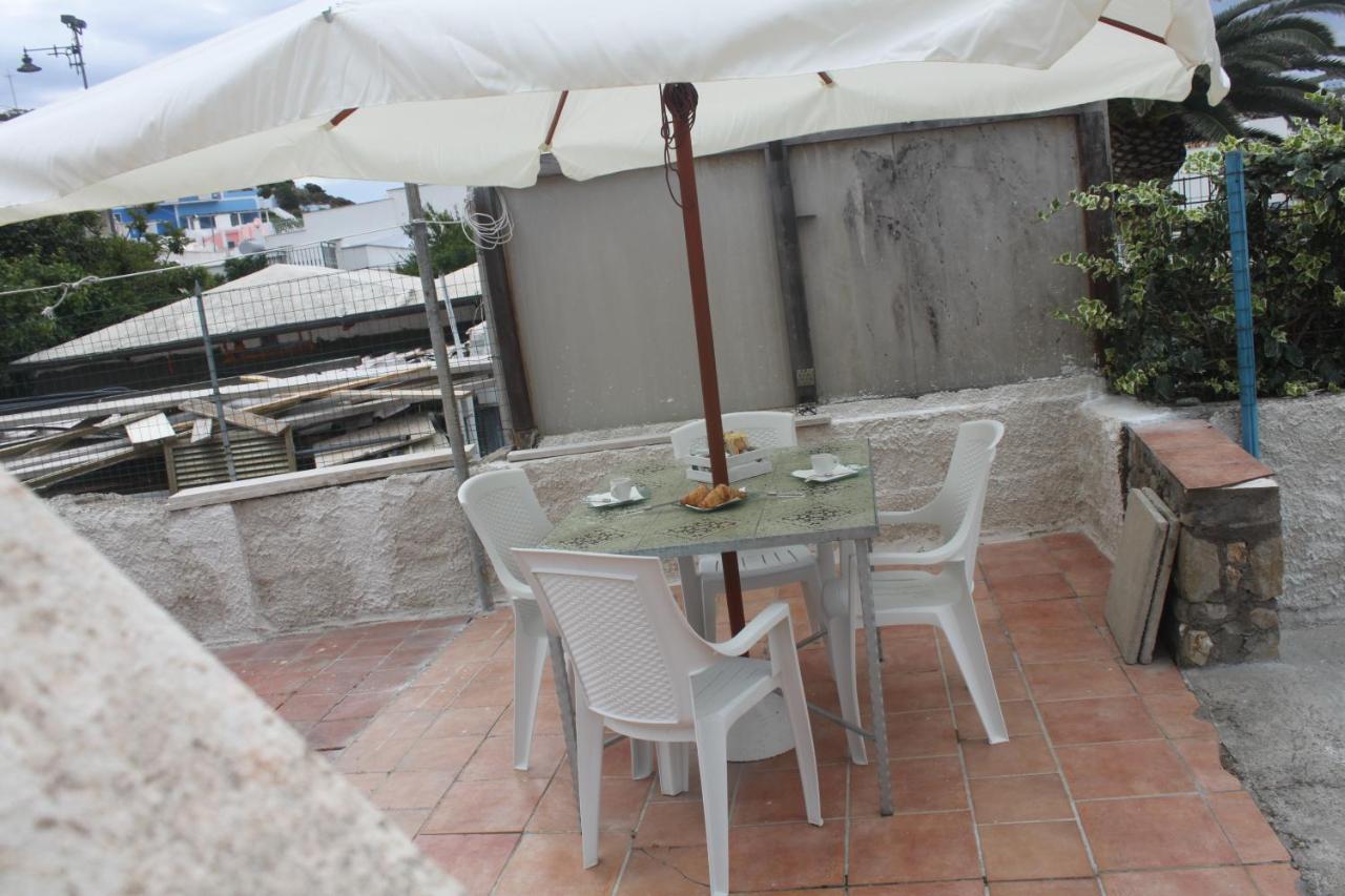 Camere Dieci Maggio- Beb Dory, Nemo, Guizzo Ponza Exterior photo